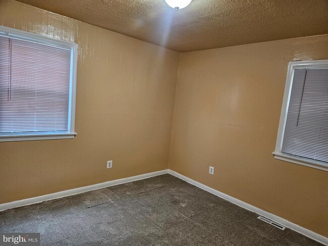 Building Photo - 3703 Windsor Dr