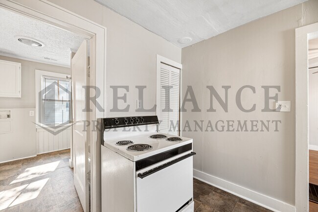 Building Photo - 1532 S Edwards St