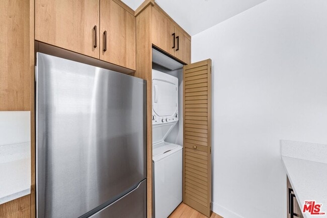 Building Photo - 1258 Mariposa St