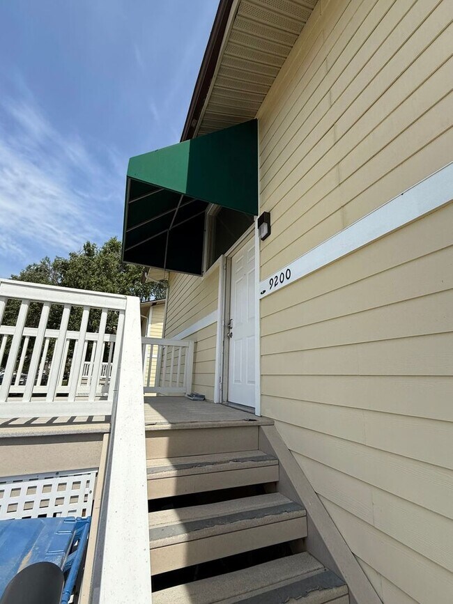 Building Photo - 3-Bedroom North Green Lake Townhouse-Style...