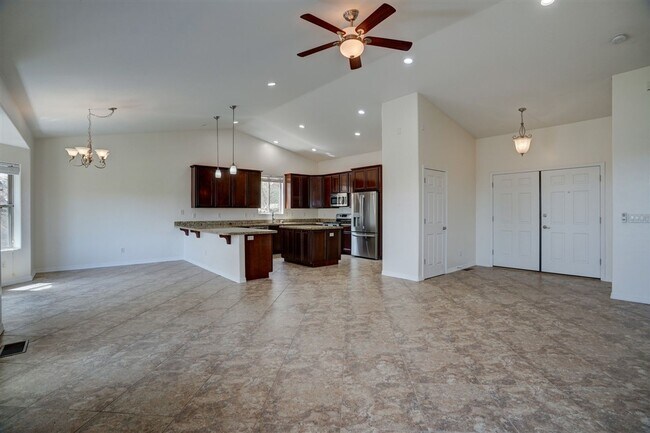 Building Photo - Large 4 bed, 3 bath home in Prescott for R...