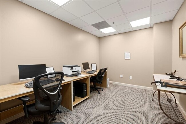 Building Photo - 3481 Lakeside Dr NE