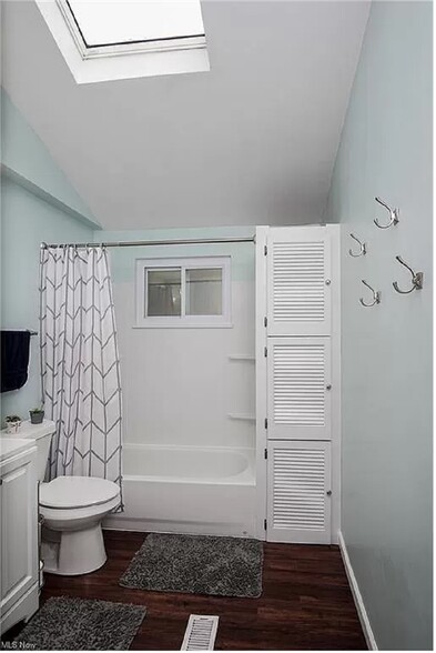 Full Bath - 1286 Laurel Dr