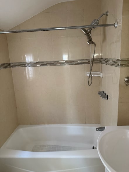 bathroom - 1216 Fedora St
