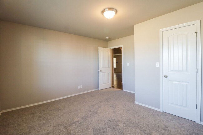 Building Photo - 3 Bed | 2 Bath in Broken Arrow!