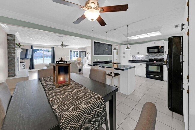 Building Photo - 2216 Calle De Pizzaro