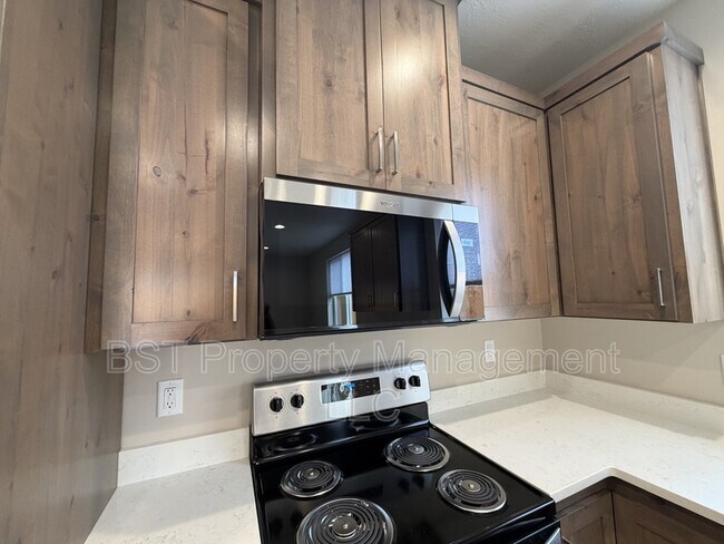 Building Photo - 4035 Filbert Ave NE