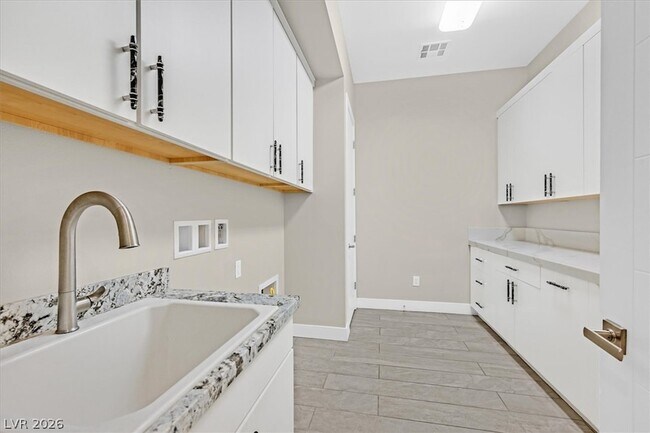 Building Photo - 65 Garibaldi Wy