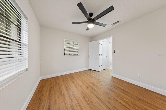 Building Photo - 3253 Oak Point Cir