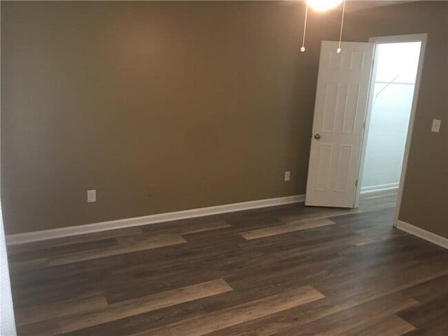 Building Photo - 335 Hamilton Ct