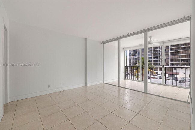 Building Photo - 1915 Brickell Ave