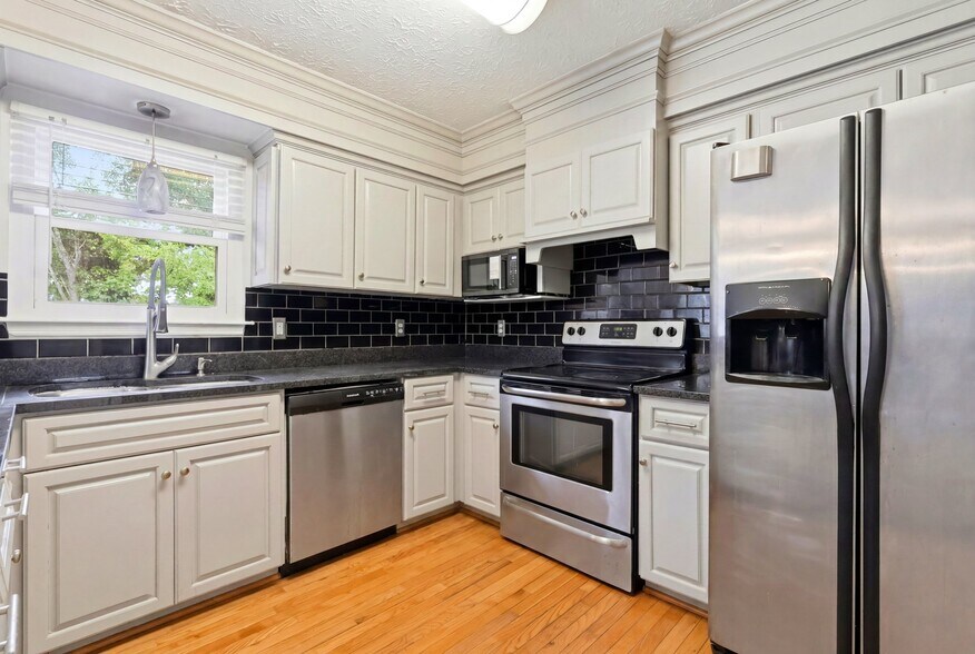 Building Photo - 388 Huntington Ridge Dr