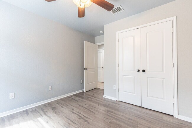 Building Photo - 5815 Southern Knoll