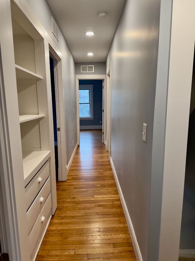 Building Photo - 2407 Woodmere Dr