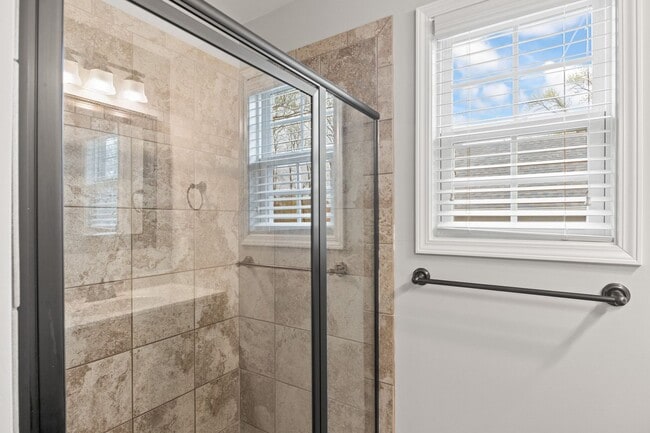 Building Photo - Spacious Home near Downtown Apex!
