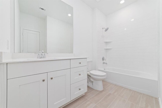 Building Photo - 27619 Village Cir Dr