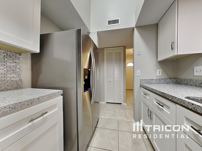 Building Photo - 9574 Villiers Dr N