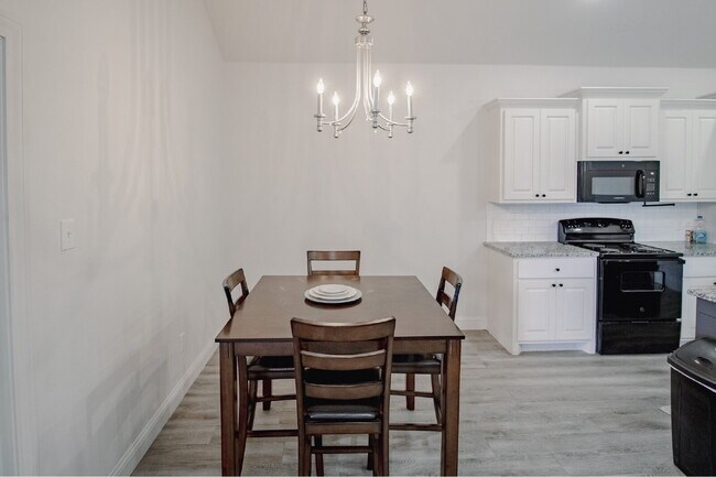 Building Photo - Spacious 3-Bedroom Duplex in South Lubbock