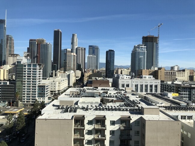 Building Photo - Very Unique Spacious Two Bedroom - Two bath luxury Condo with Views and Pool