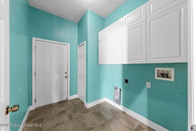 Building Photo - 6495 Bamboo Ave