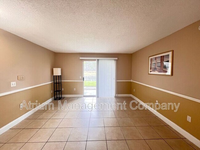 Building Photo - 9481 Highland Oak Dr