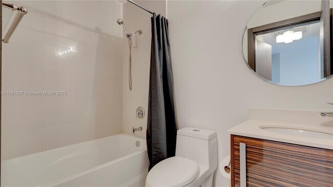 Building Photo - 2020 N Bayshore Dr