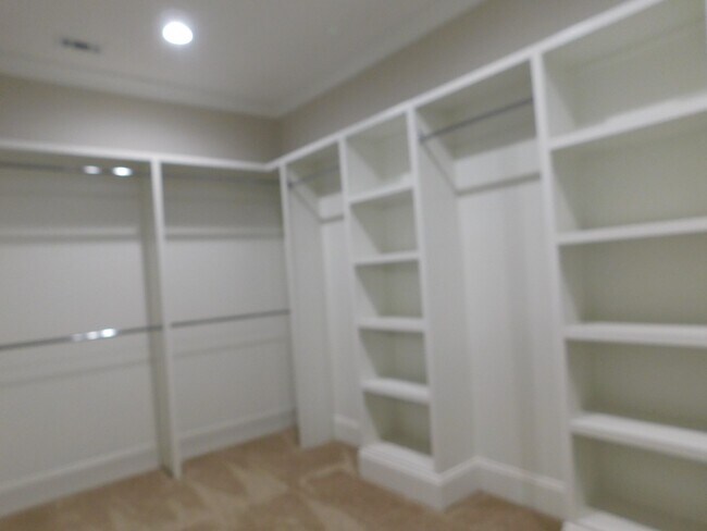 Building Photo - Grove Point Beauty