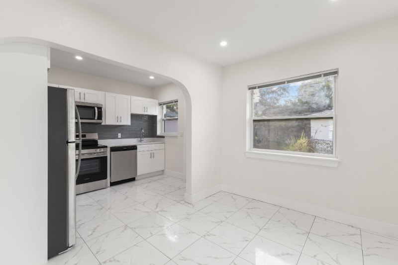 Building Photo - 211 37th St S