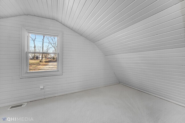 Building Photo - 6N926 Irving Ave