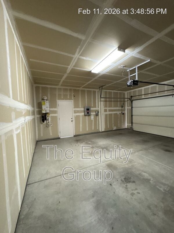 Building Photo - 4418 W Robin Ave