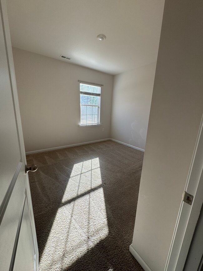 Building Photo - 134 David Hl Dr