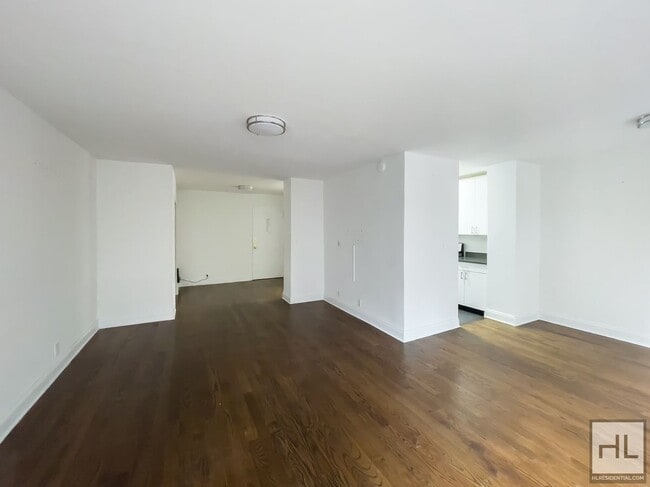 Building Photo - E 89 St