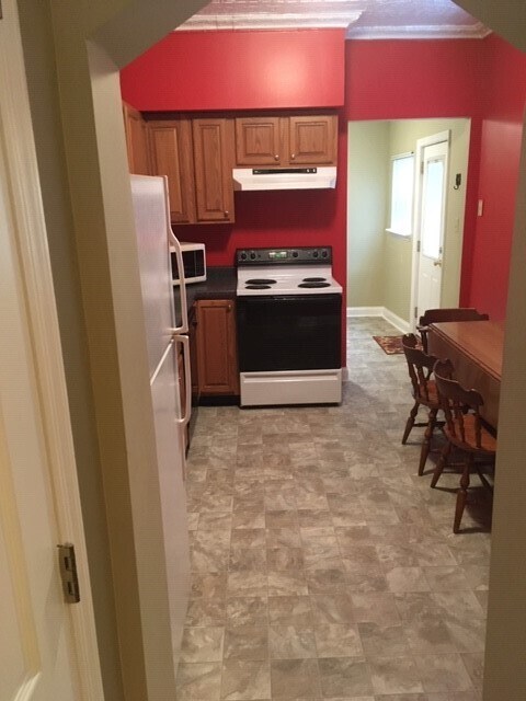 Eat in Kitchen - 2814 Sarah St