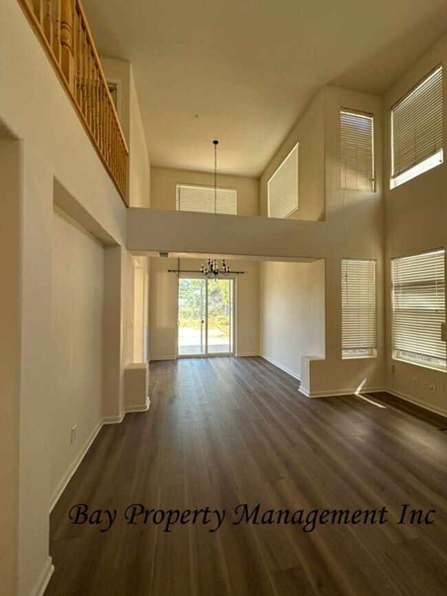Building Photo - **Beautiful 4 Bedroom Home Overlooking Twin Creeks Golf Course**