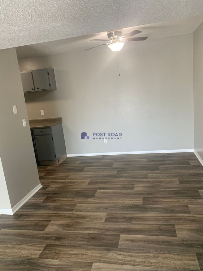 Building Photo - 2914 S Osage Ave