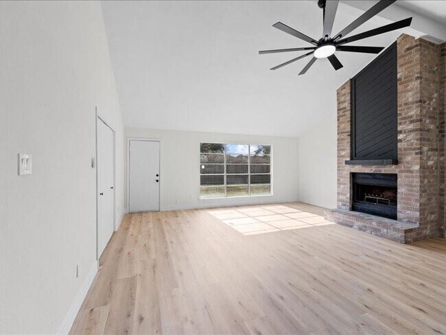 Building Photo - 2314 Edgedale Dr