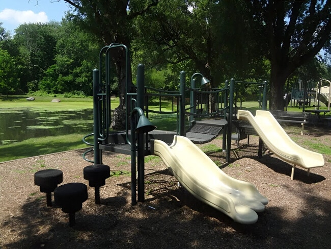 Building Photo - 2A Cherry Ln