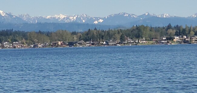 Building Photo - 1611 Vernon Rd