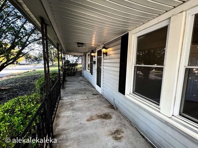 Building Photo - 715 Fisher Ferry St