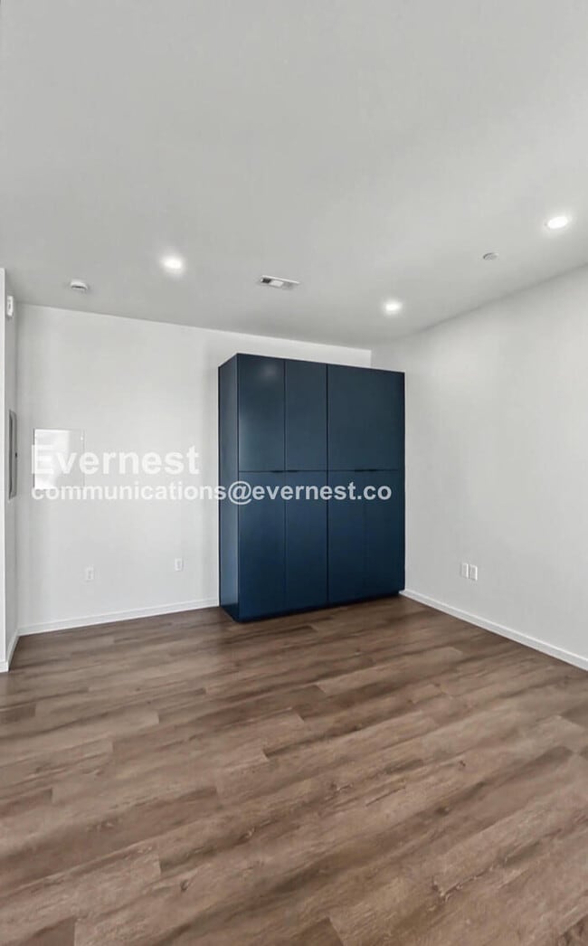 Building Photo - 500 Merritt Ave