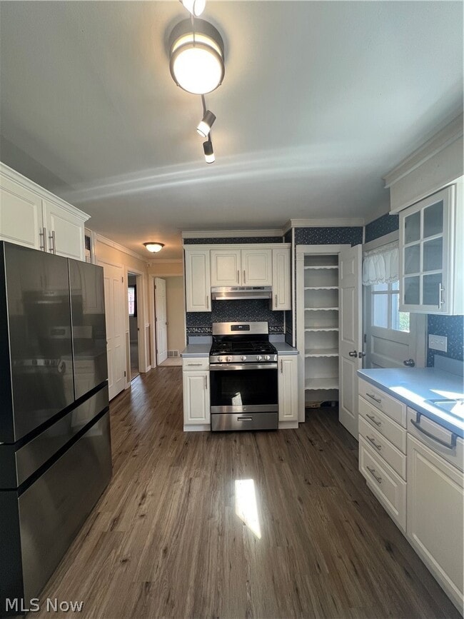 Building Photo - 1945 Chatam St