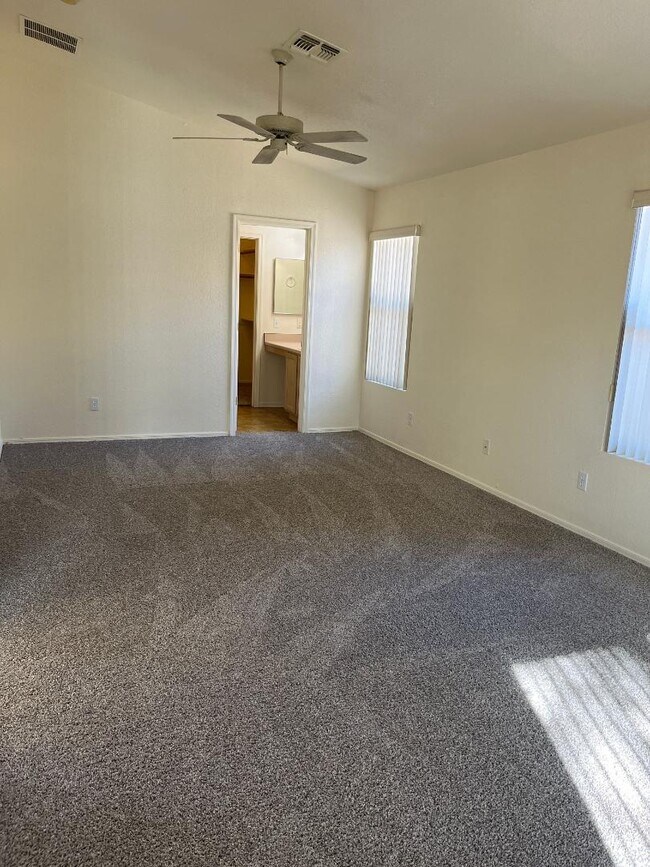 Building Photo - 2423 S Cybil Ave