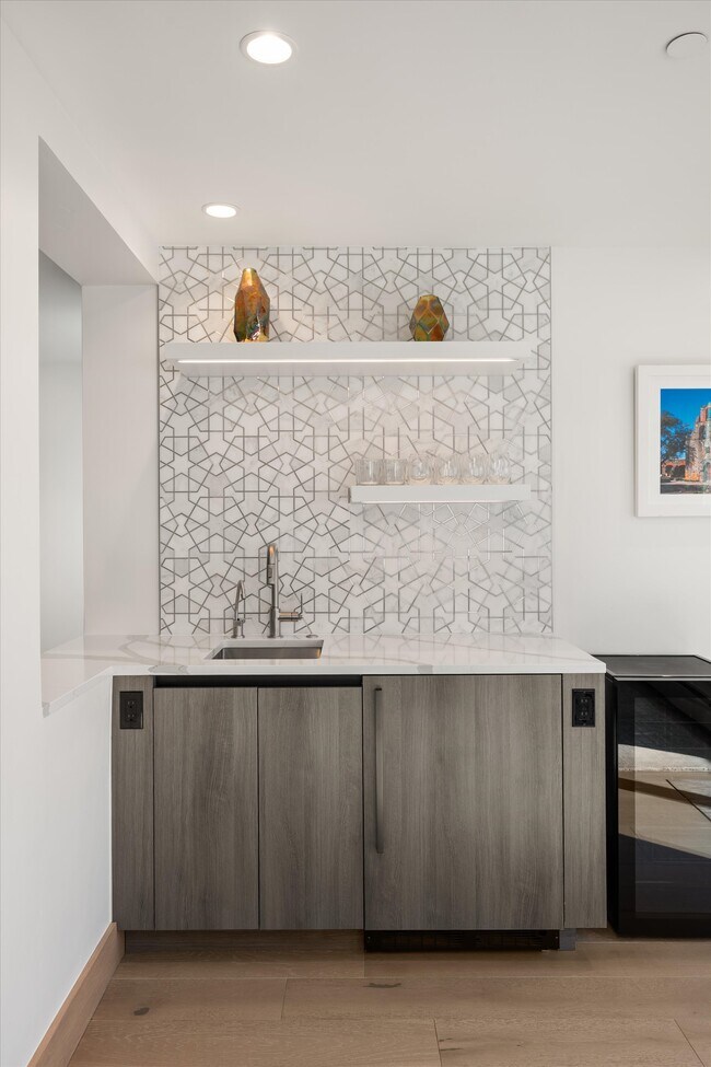 Building Photo - 447 E Cooper Ave