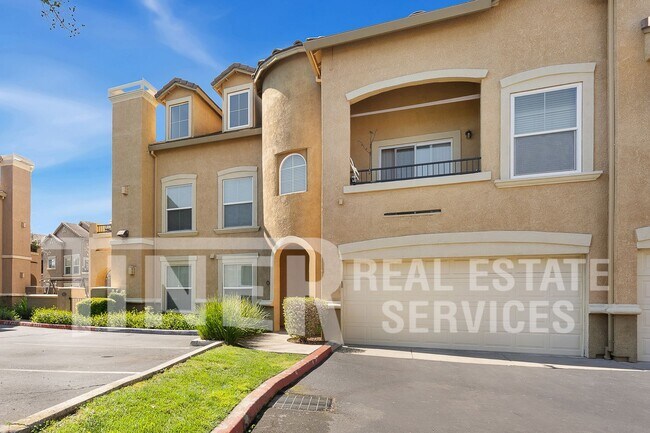 Building Photo - 5350 Dunlay Dr