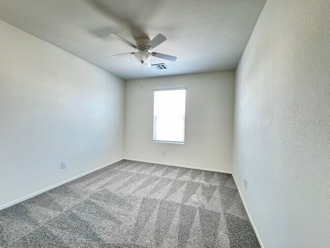 Building Photo - Cozy Newly Build 3 Bed & 2-1/2 Bath Townhome