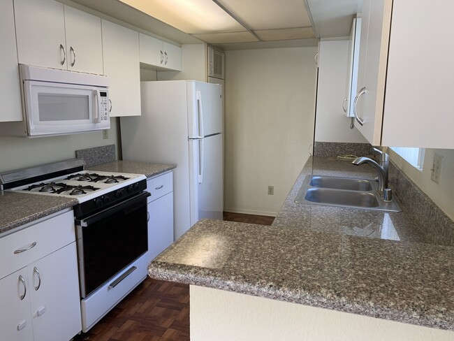 kitchen counter Granite stone - 1427 Saltair S Ave