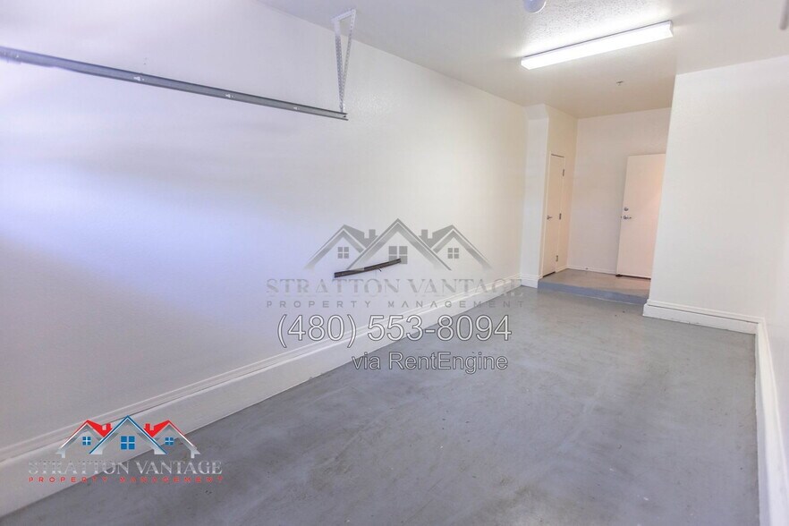 Building Photo - 2725 E Mine Creek Rd