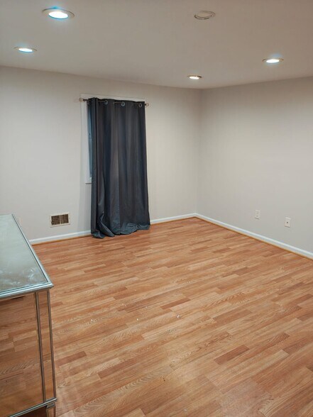 Building Photo - 234 E 9th Ave