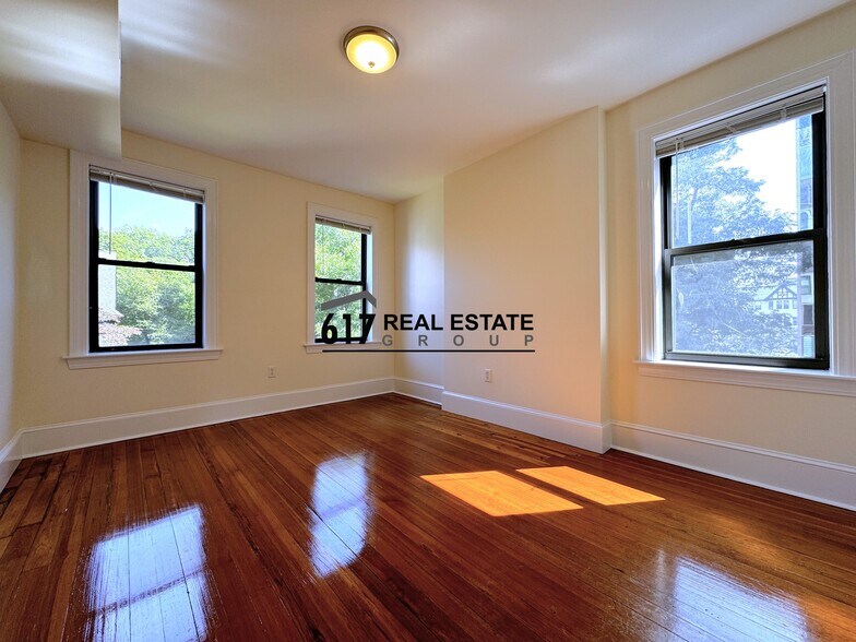 Building Photo - 881 Mass Ave. Unit 34