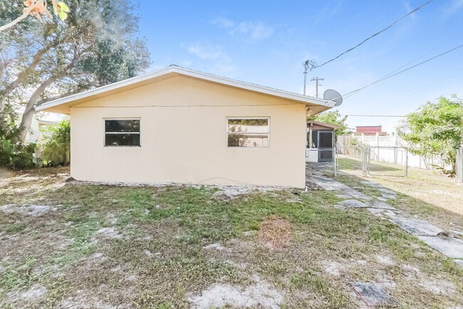 Building Photo - 201 Newcastle St